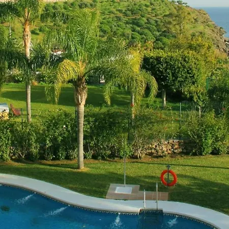 Mit Terrasse, Pool Und Garten *