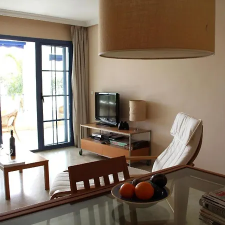 Apartment Mit Terrasse, Pool Und Garten